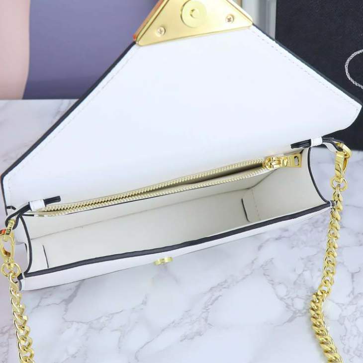 Picture of Prada Handbags _SKUfw195784526fw